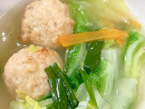 白菜とニラと人参と鶏つくねの中華スープ